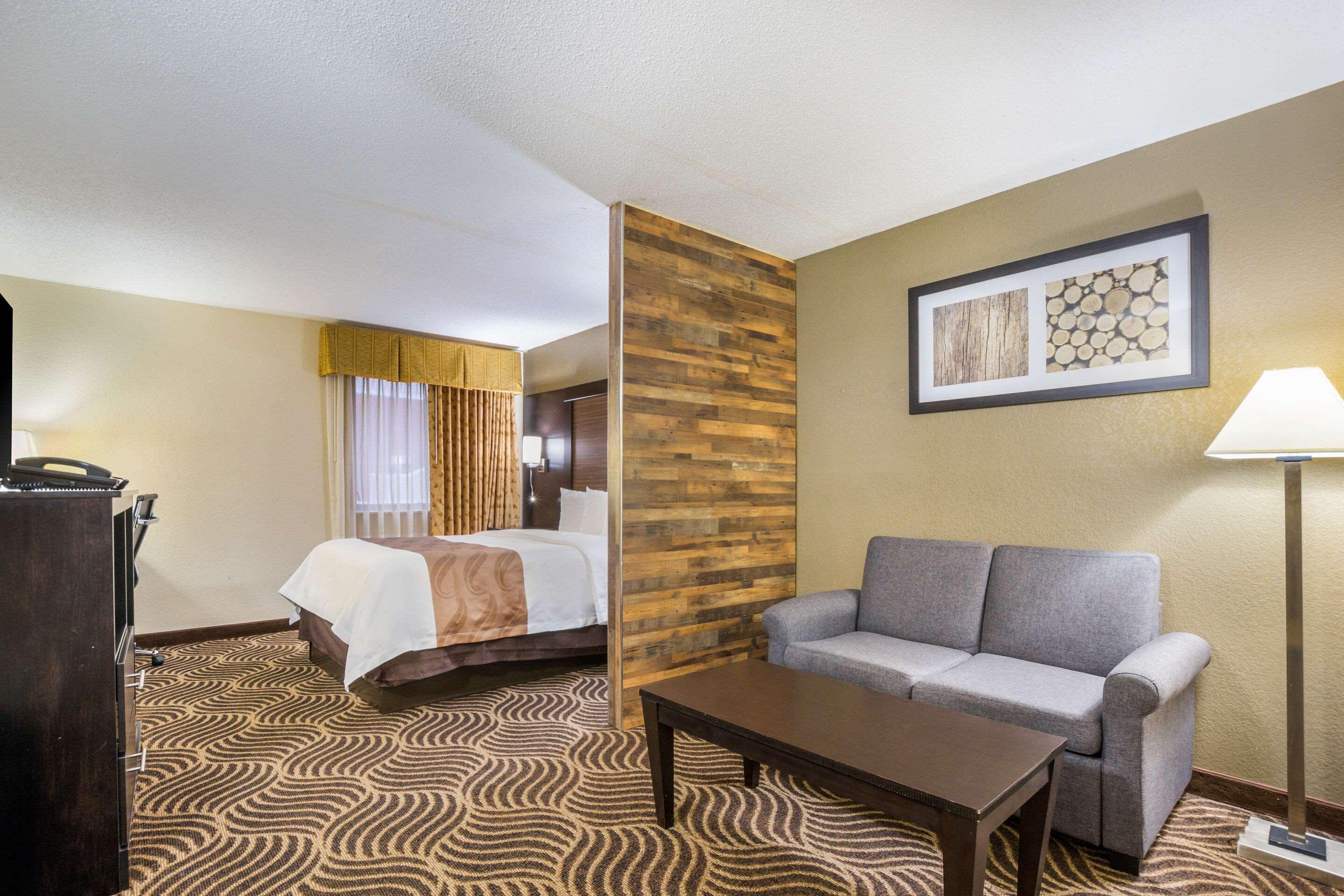 Quality Inn & Suites Florence - Cincinnati South Exteriér fotografie