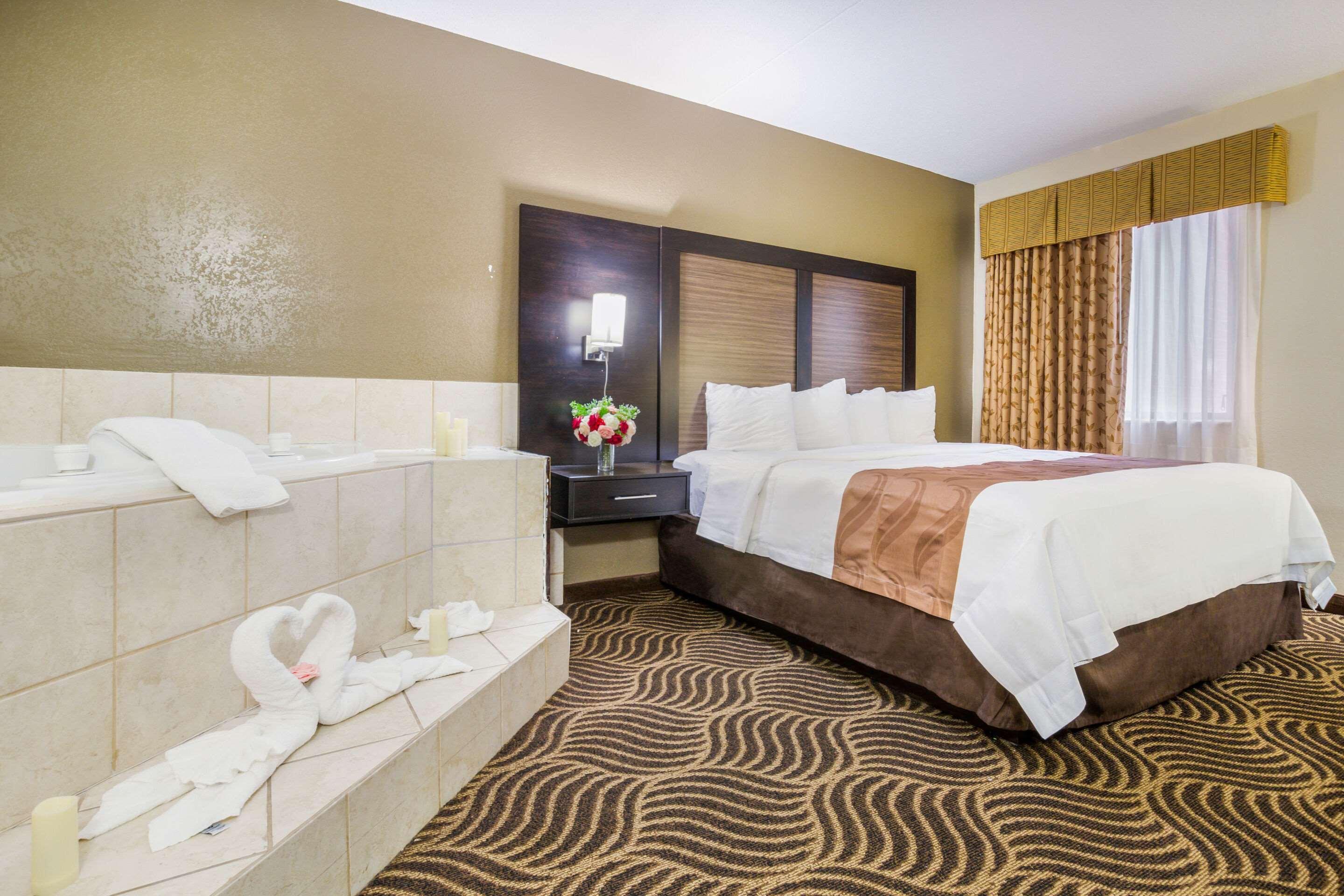 Quality Inn & Suites Florence - Cincinnati South Exteriér fotografie