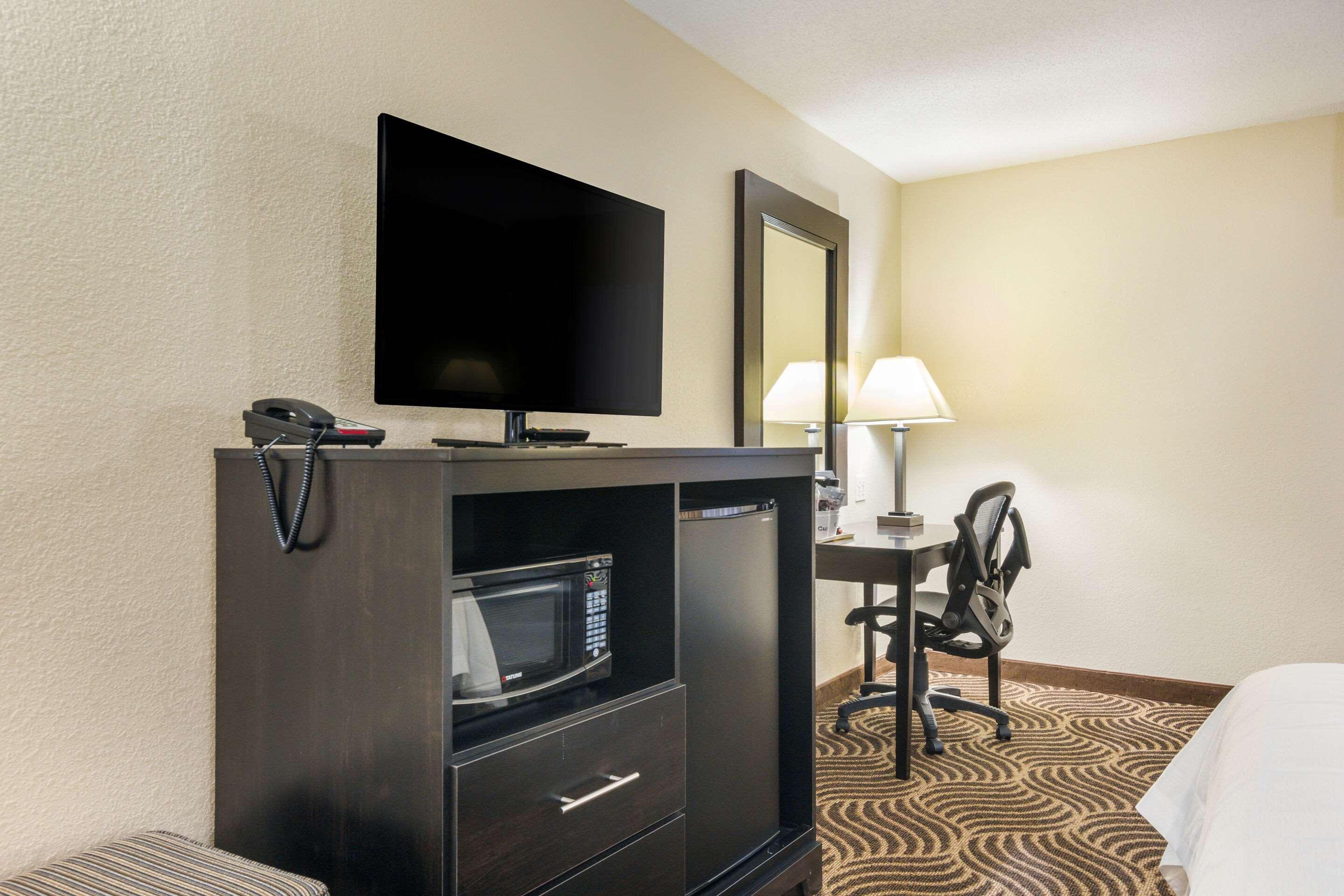 Quality Inn & Suites Florence - Cincinnati South Exteriér fotografie